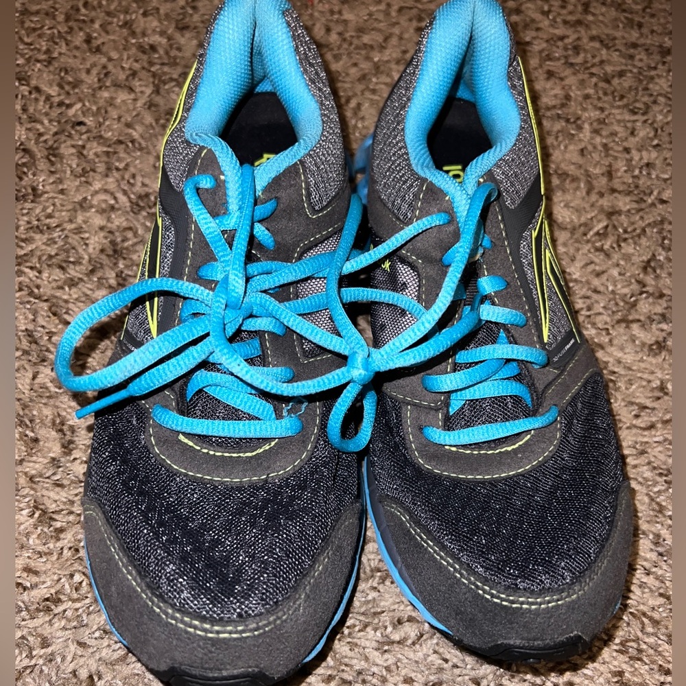 Reeboks - Picture 3 of 5